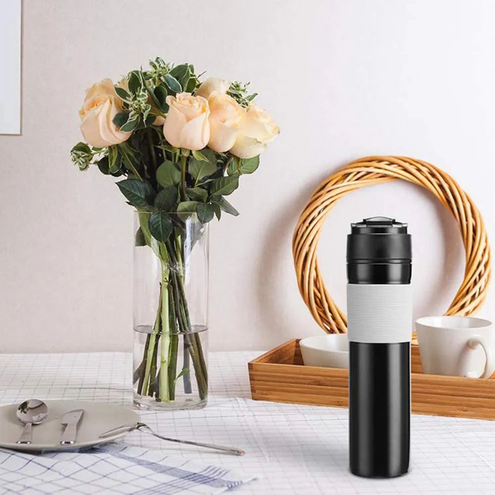 Cafeteira Portátil Elétrica Expressa - Café Quente e Saboroso em 3 Minutos com Design Compacto - Decora Byte