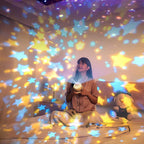 Luminária de Estrelinhas e Galáxias 7 Modos LED 360° - Projeção Giratória com Efeito Cromoterapia - Decora Byte