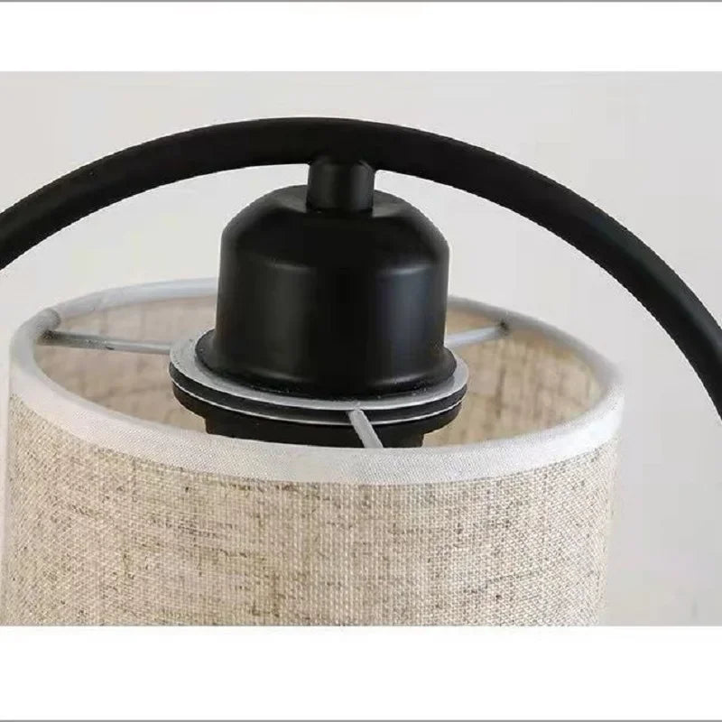 Luminária de Mesa Oriental em Madeira com Abajur de Tecido