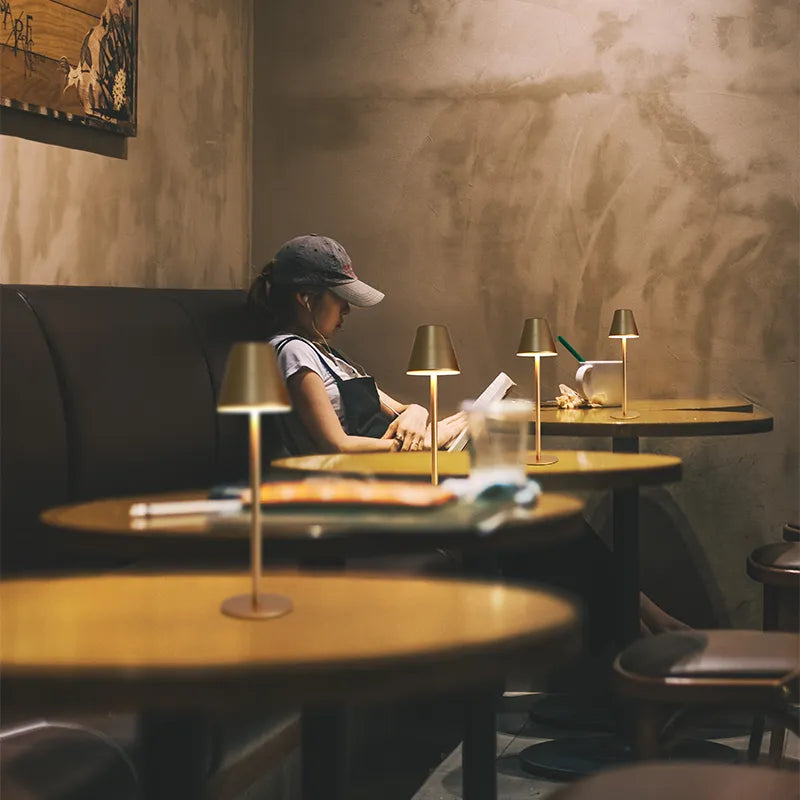 Luminária de Mesa Escritório Recarregável USB - Elegante, Regulável e com Bateria de Longa Duração - Decora Byte