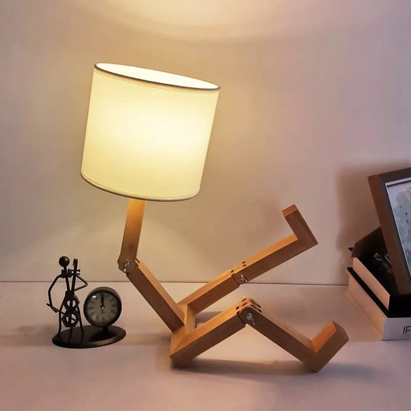 Abajur de Mesa Robô em Madeira com Design Único e Adaptável - Decora Byte