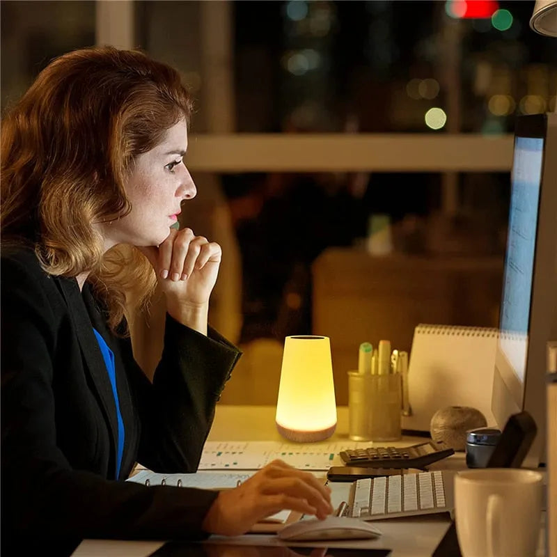 Luminária de Mesa LED RGB com Controle - Transforme Seu Ambiente com 13 Cores Ajustáveis e Iluminação Personalizada - Decora Byte