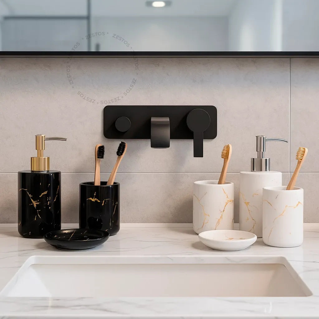 Kit de acessórios em cerâmica marmorizada preto e branco — dispenser, porta-escovas e porta-sabonete