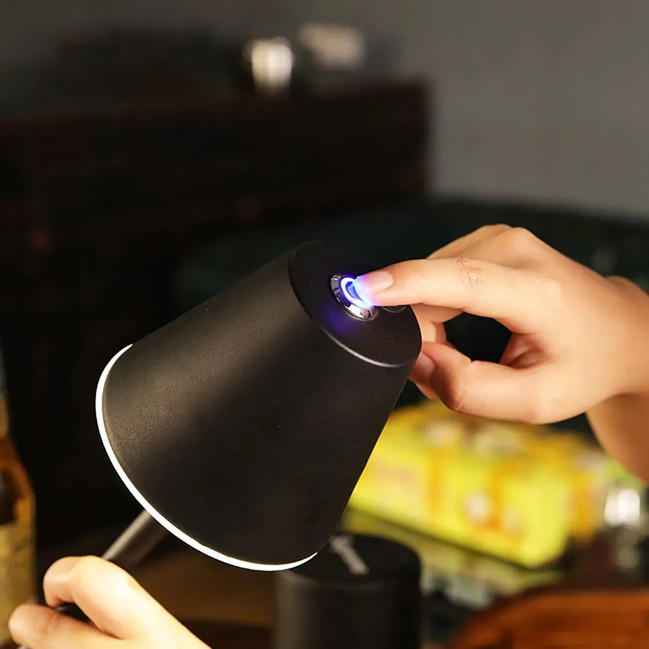 Luminária de Mesa Escritório Recarregável USB - Elegante, Regulável e com Bateria de Longa Duração - Decora Byte